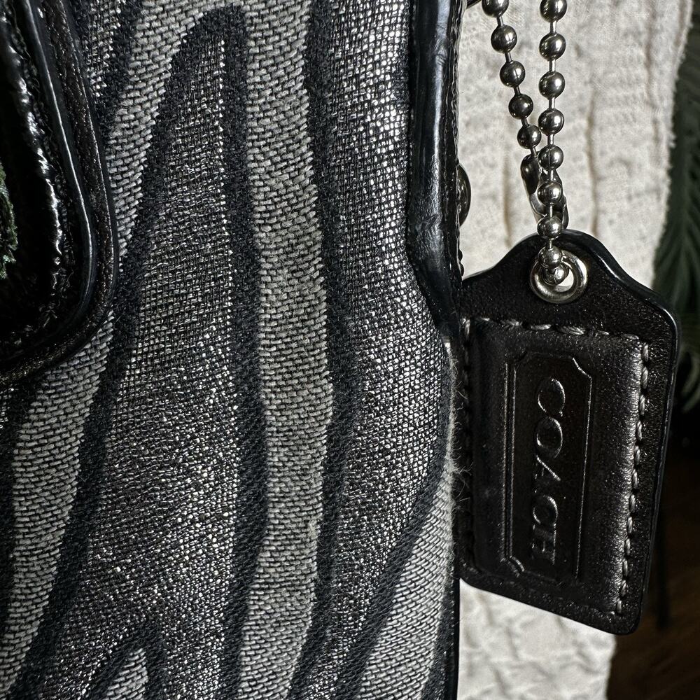 Coach crossbody bag Canvas zebra Black Silver Gray patent trim leather - Picture 11 of 13